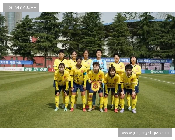 带妹妹一起欣赏足球明星的精彩瞬间与成长故事