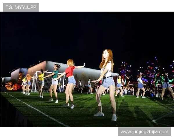 足球明星街头邂逅美丽女生瞬间引发粉丝热议与羡慕 足球明星街头邂逅美丽女生瞬间引发粉丝热议与羡慕