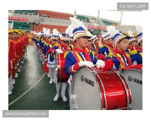 足球明星吉姆高清相片展示他的风采与魅力，尽显球场上的英姿与个性